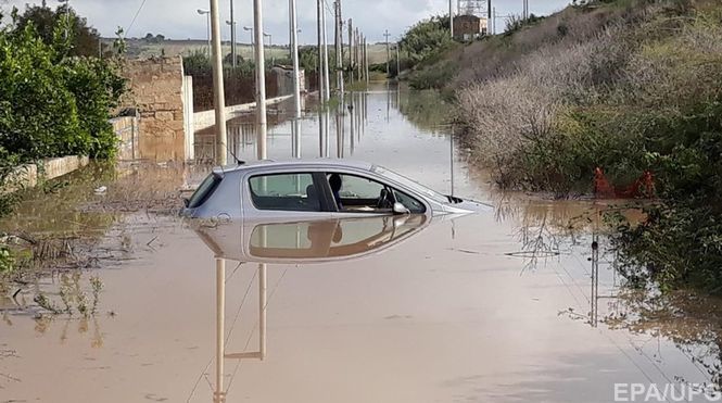 Двое детей и восемь взрослых погибли под сильными дождями в Сицилии