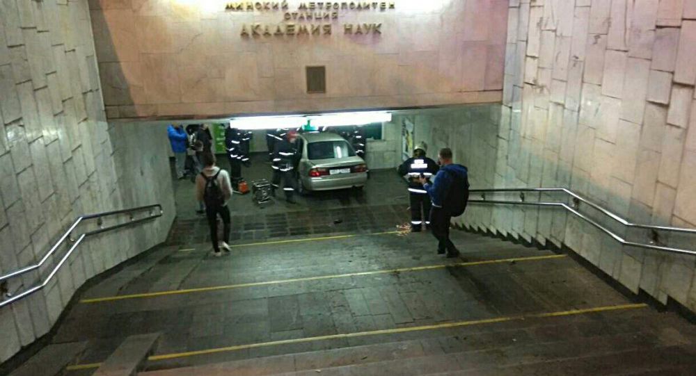 В Минске автомобиль влетел в подземный переход станции метро «Академии Наук»