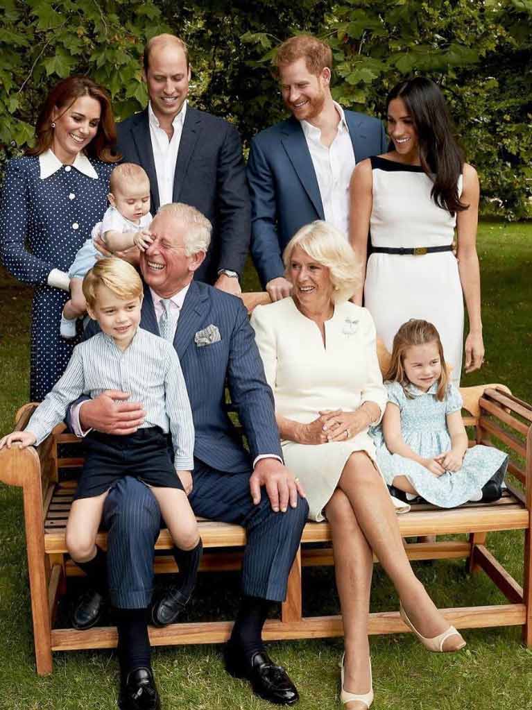 Принц Чарльз появился на обложке журнала вместе с шестимесячным внуком
