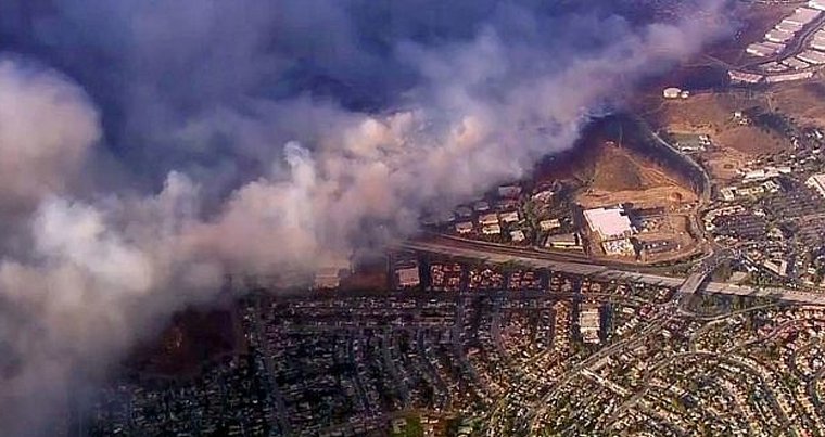 Страшный пожар в Калифорнии уничтожил дома Майли Сайрус и Джерарда Батлера