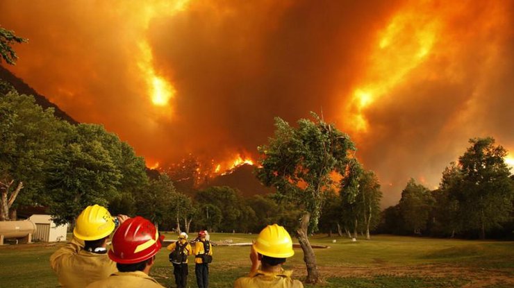 Природный пожар бушует в американском штате Калифорния