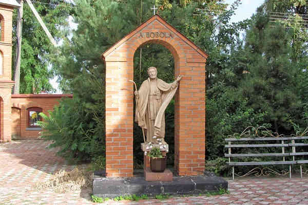 В Поставском районе вандалы разбили 30 надгробий, а в Иваново разбит памятник святому