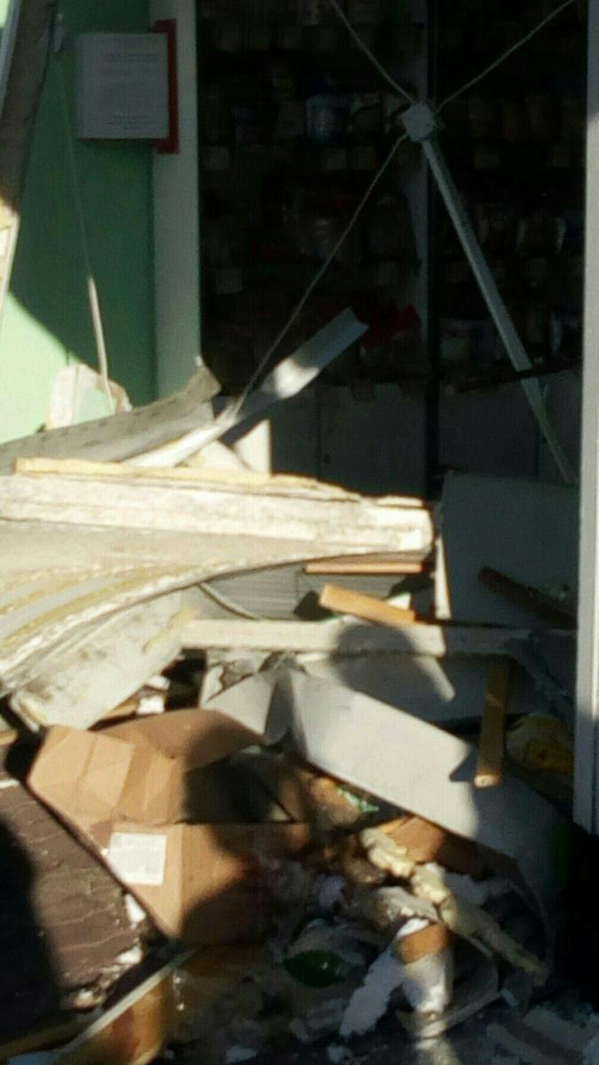 Женщина-водитель на Mazda разгромила хлебную лавку в Березе