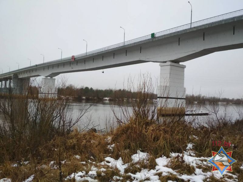 В Житковичском районе треснул автомобильный мост