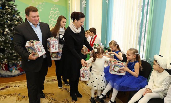 Дмитрий Лукашенко в канун Нового года традиционно показал свою семью