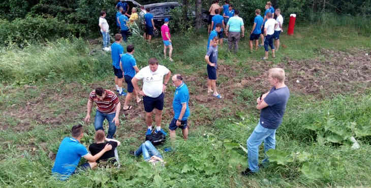Футболисты могилевского «Днепра» помогли пострадавшим в ДТП