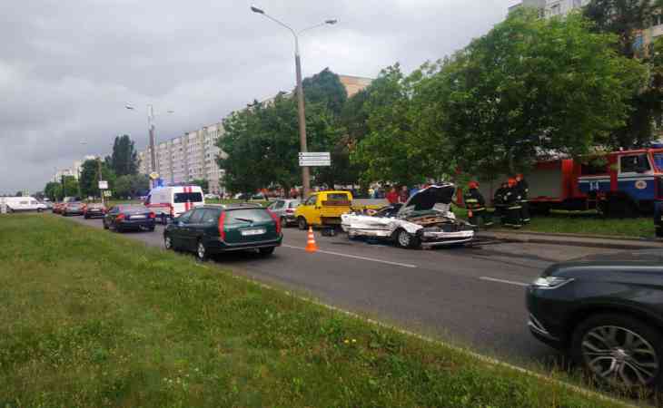 Авария в Шабанах: BMW врезался в стоящий фургон, два человека погибли