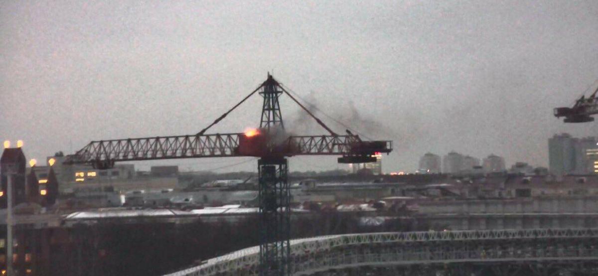 На стройке стадиона «Динамо» в Минске загорелся башенный кран