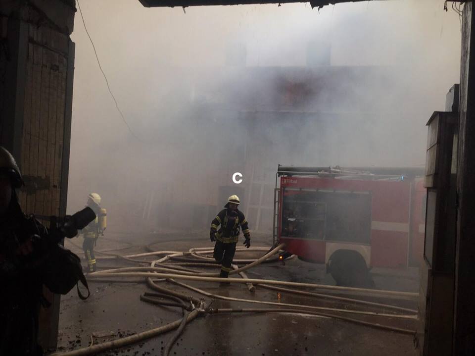 Видео: На Крещатике в Киеве произошел масштабный пожар