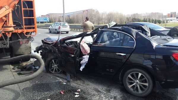 В Минске легковой автомобиль столкнулся с МАЗом