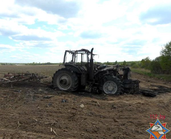 В Белыничском районе на поле сгорел трактор
