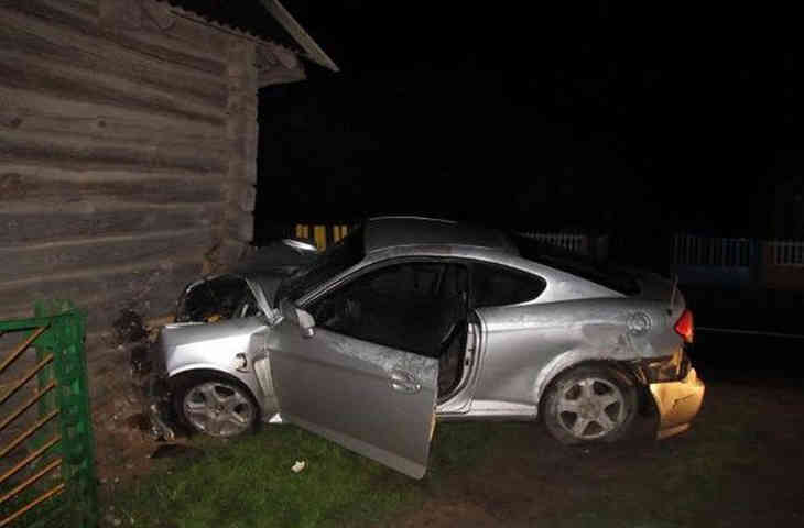 Пьяная жительница Вильнюса на авто снесла дом в Островецком районе