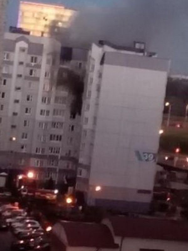 В Минске на улице Гурского открытым пламенем горела квартира