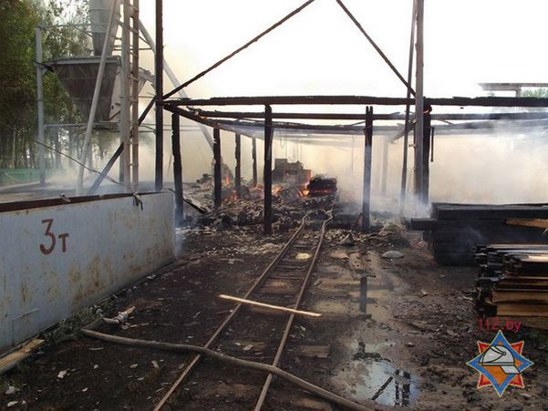 В Ельском районе сгорел деревообрабатывающий цех