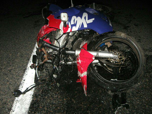 Погиб мотоциклист: лобовое с трактором в Ивановском районе