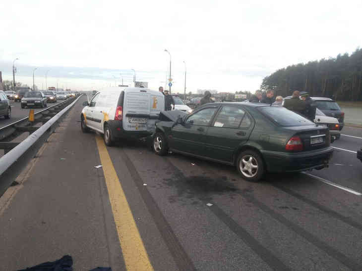 На МКАД произошла авария с участием пяти автомобилей