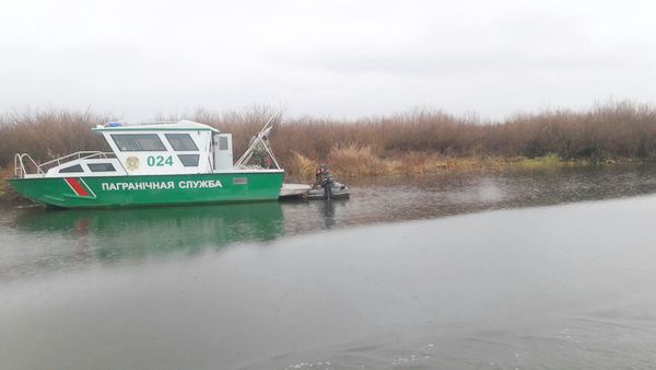 Украинцы во время рыбалки нечаянно заплыли в Беларусь