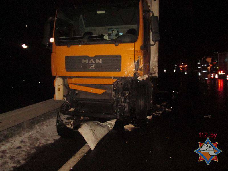 В Витебском районе столкнулись грузовик и микроавтобус, погиб пассажир