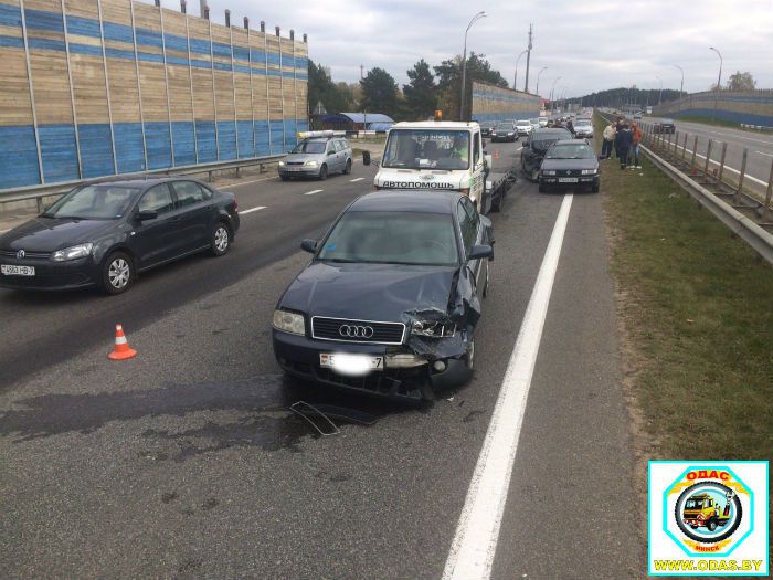 Массовая авария недалеко от Минска: столкнулись шесть легковых машин