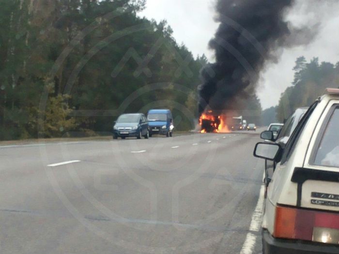 На трассе Минск — Микашевичи в результате пожара уничтожен грузовик