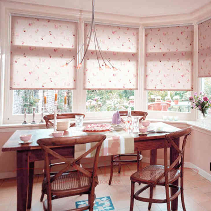 Как выбрать рулонные шторы на кухню по цвету, рисунку и материалу (ФОТО)