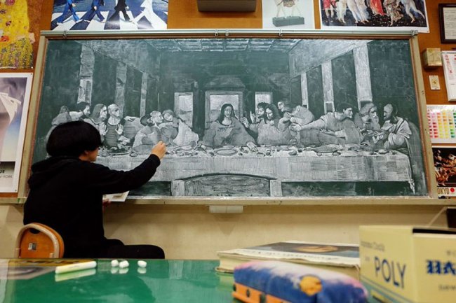 Невероятные рисунки по школьной доске (ФОТО)