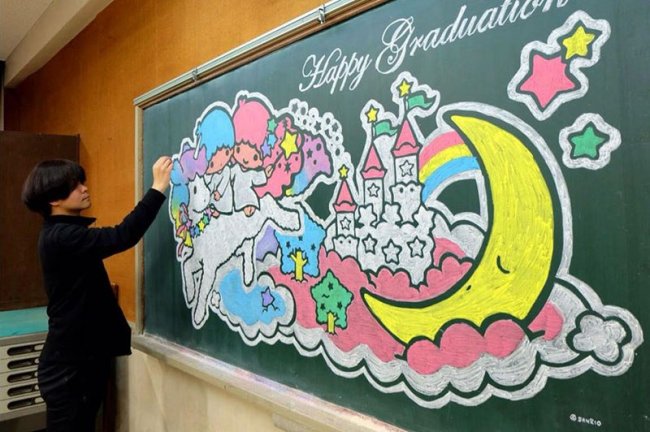 Невероятные рисунки по школьной доске (ФОТО)