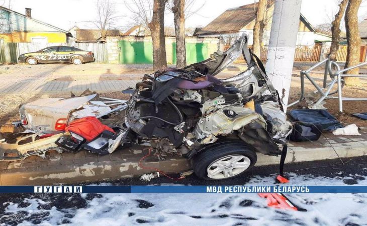 Страшное ДТП в Могилеве – авто разорвало на две части, водитель погиб