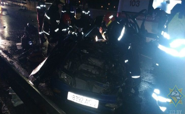 В Полоцке авто влетело в бетонное ограждение моста: трое пострадавших