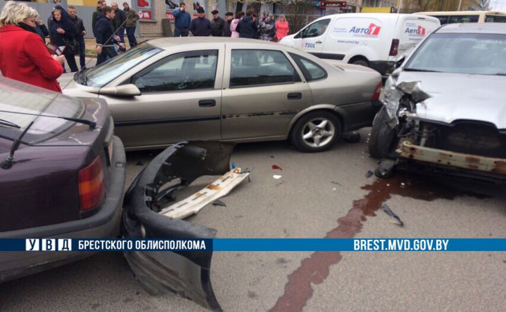 «Курьёзное» ДТП Барановичах: пьяный водитель разбил 7 автомобилей