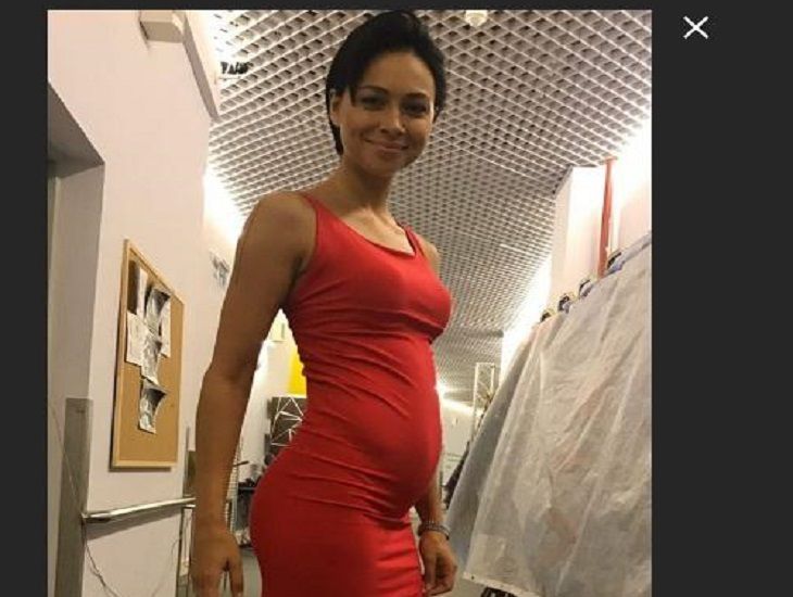 Настасья Самбурская показала фото с “беременным” животом
