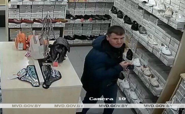 В обувных магазинах Минского района орудуют воры. МВД просит опознать подозреваемых