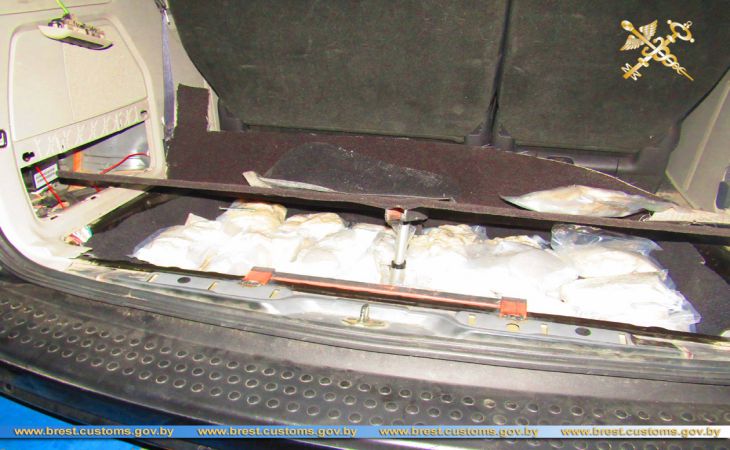 100 кг экстази, $100 тысяч и 58 iPhone «для себя»: ТОП-7 самых впечатляющих случаев контрабанды на Брестской таможне