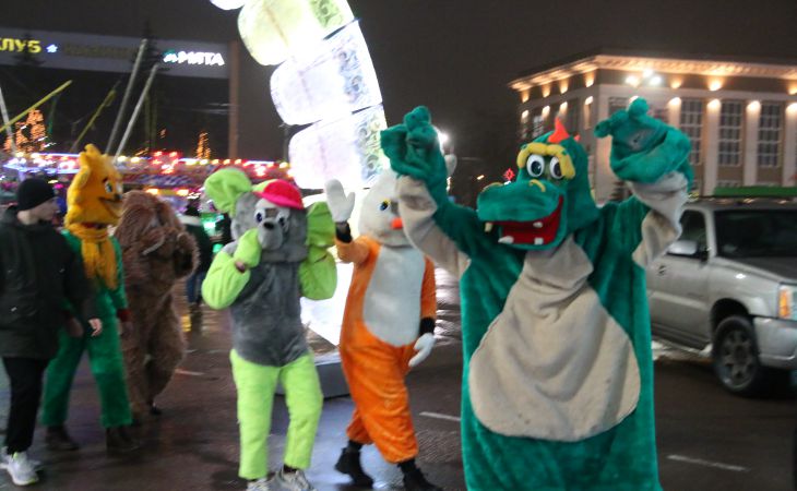 Новый год к нам идет. Посмотрите, как в Гомеле ёлку зажигали