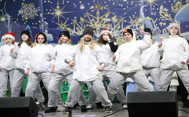 Новый год к нам идет. Посмотрите, как в Гомеле ёлку зажигали