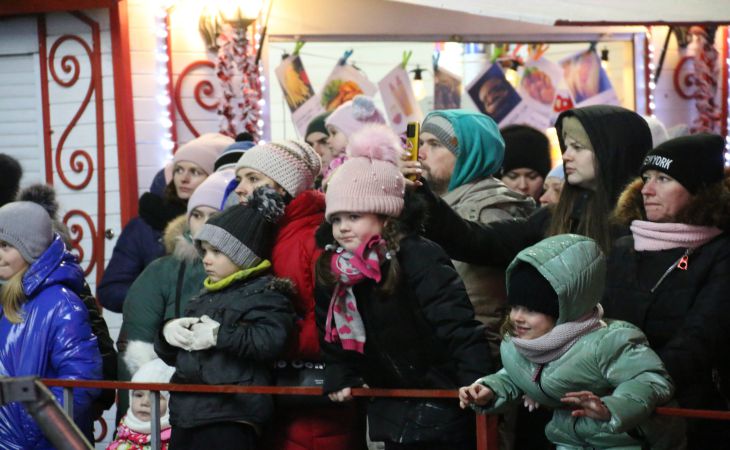 Новый год к нам идет. Посмотрите, как в Гомеле ёлку зажигали