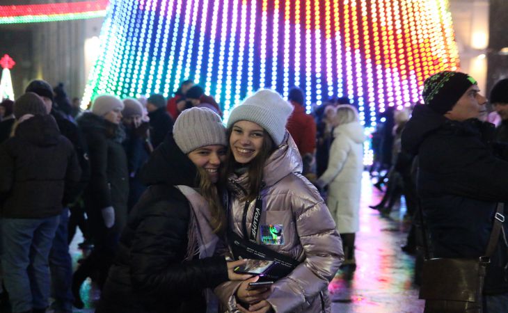 Новый год к нам идет. Посмотрите, как в Гомеле ёлку зажигали