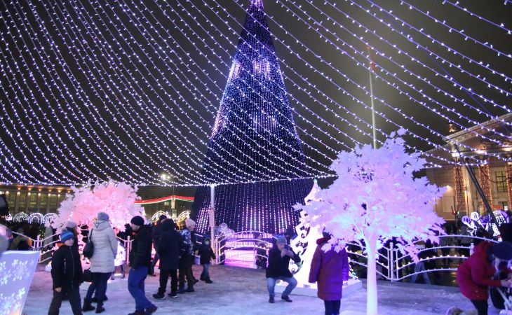 Новый год к нам идет. Посмотрите, как в Гомеле ёлку зажигали