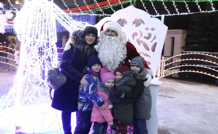 Новый год к нам идет. Посмотрите, как в Гомеле ёлку зажигали