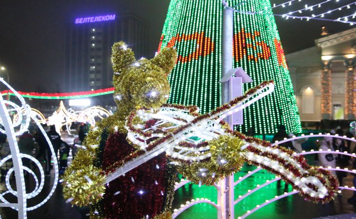 Новый год к нам идет. Посмотрите, как в Гомеле ёлку зажигали