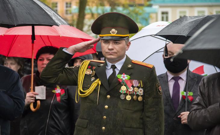 Митинг памяти, Новобелица