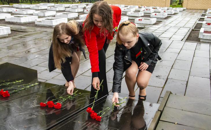 Митинг памяти, Новобелица