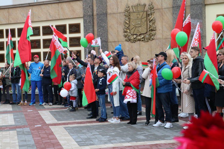 Из Минска в Гомель: прошел 400-километровый автопробег «За единую Беларусь!»