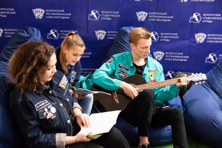 Песни под гитару, селфи с рысью и создание оберегов - в Гомеле прошёл молодежный форум «Беларусь — это мы!»