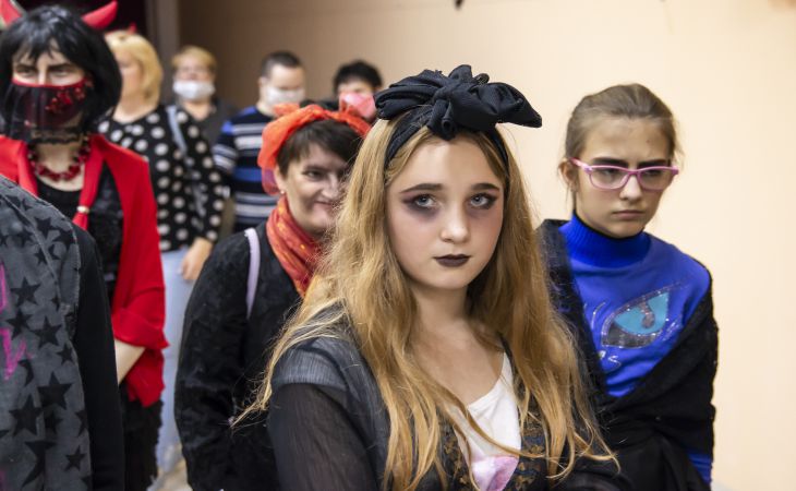 Рыцари, вампиры, байкеры и фаер-шоу: как гомельчане отмечали Хэллоуин