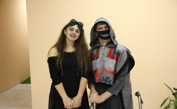 Рыцари, вампиры, байкеры и фаер-шоу: как гомельчане отмечали Хэллоуин