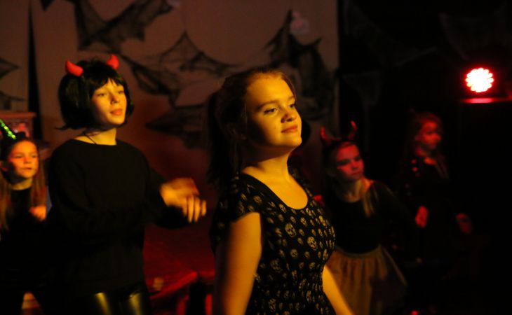 Рыцари, вампиры, байкеры и фаер-шоу: как гомельчане отмечали Хэллоуин