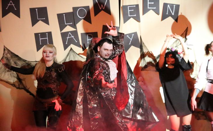 Рыцари, вампиры, байкеры и фаер-шоу: как гомельчане отмечали Хэллоуин