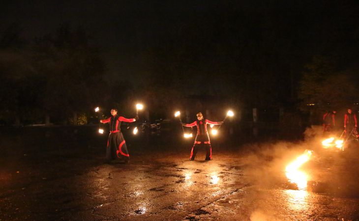 Рыцари, вампиры, байкеры и фаер-шоу: как гомельчане отмечали Хэллоуин