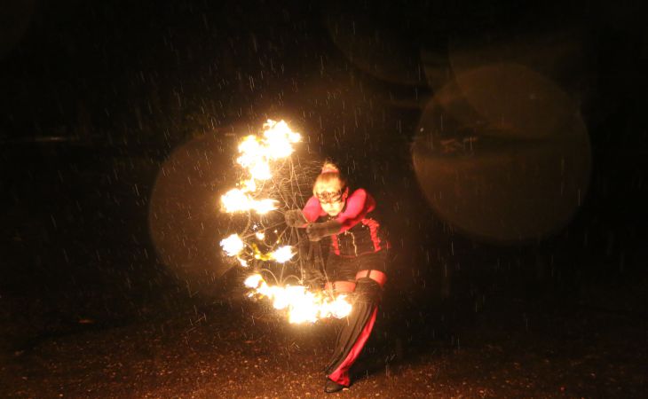 Рыцари, вампиры, байкеры и фаер-шоу: как гомельчане отмечали Хэллоуин